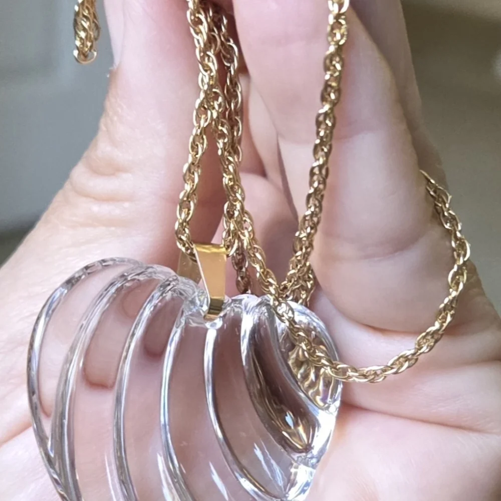 Giorgio Baccarat Vintage Clear Crystal Ribbed Heart Pendant w/Gold Tone Necklace - Picture 4 of 10